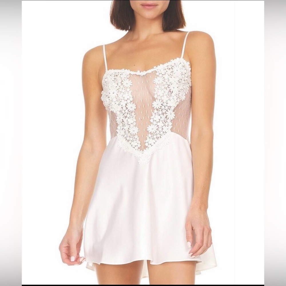 Flora Nikrooz Showstopper Charmeuse Chemise